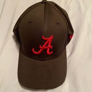 NEVER WORN! Alabama Crimson Tide New Era 39THIRTY Black FlexFit Hat (L/XL)